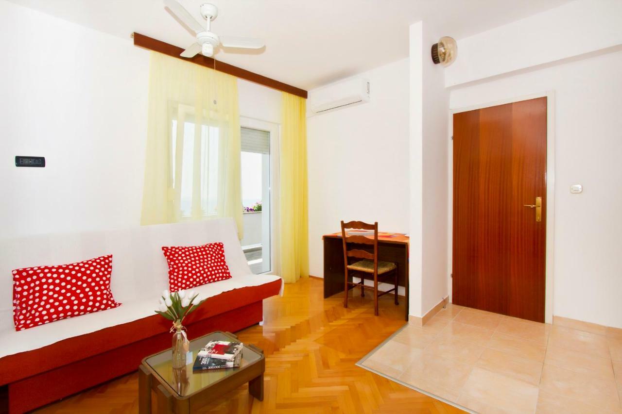 Apartment Topic Near The Beach Podstrana Exterior photo
